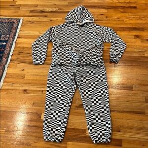 Women’s Black and White Checkered sweatsuit set jogger M